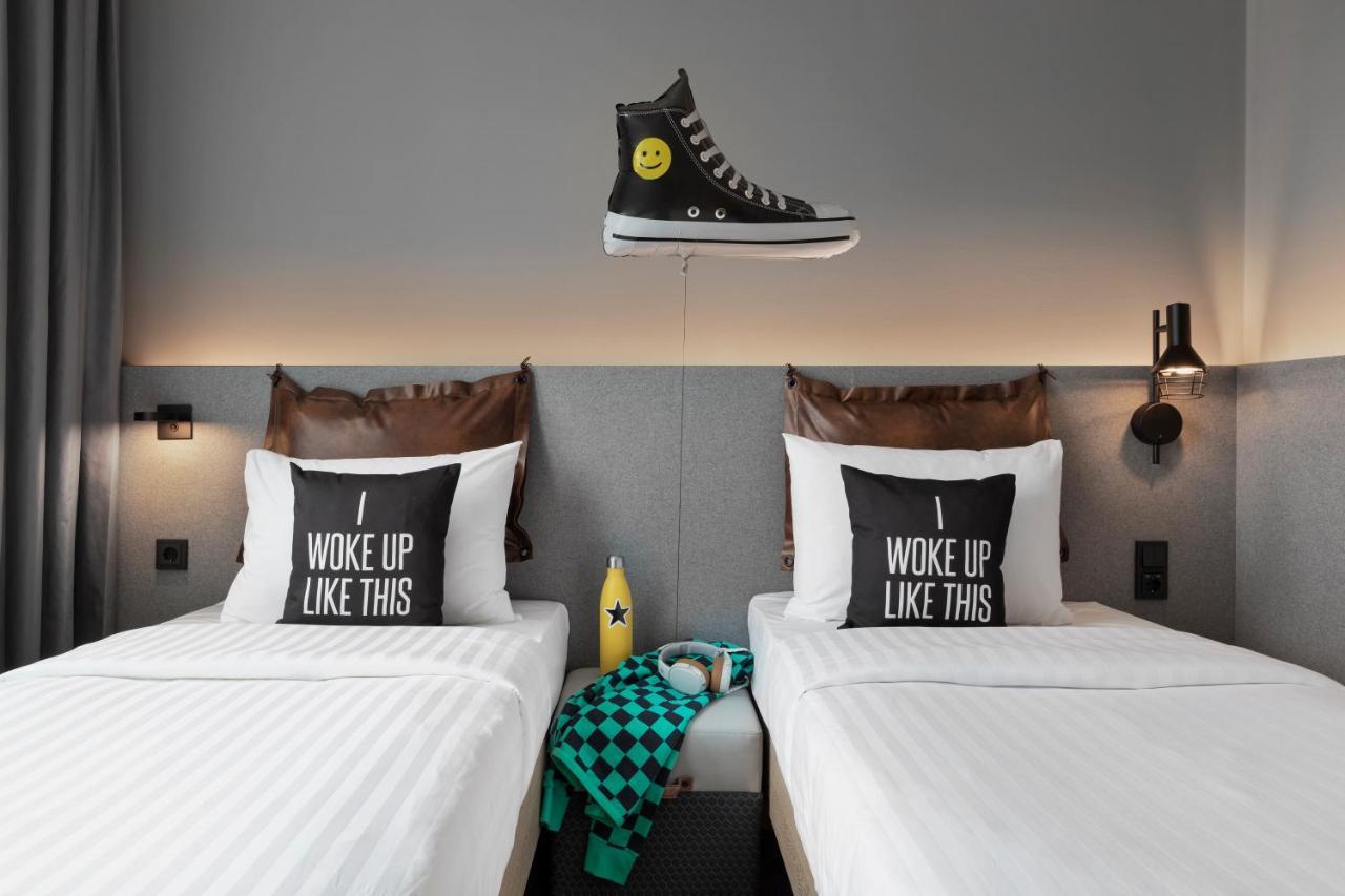 Moxy Duesseldorf City エクステリア 写真