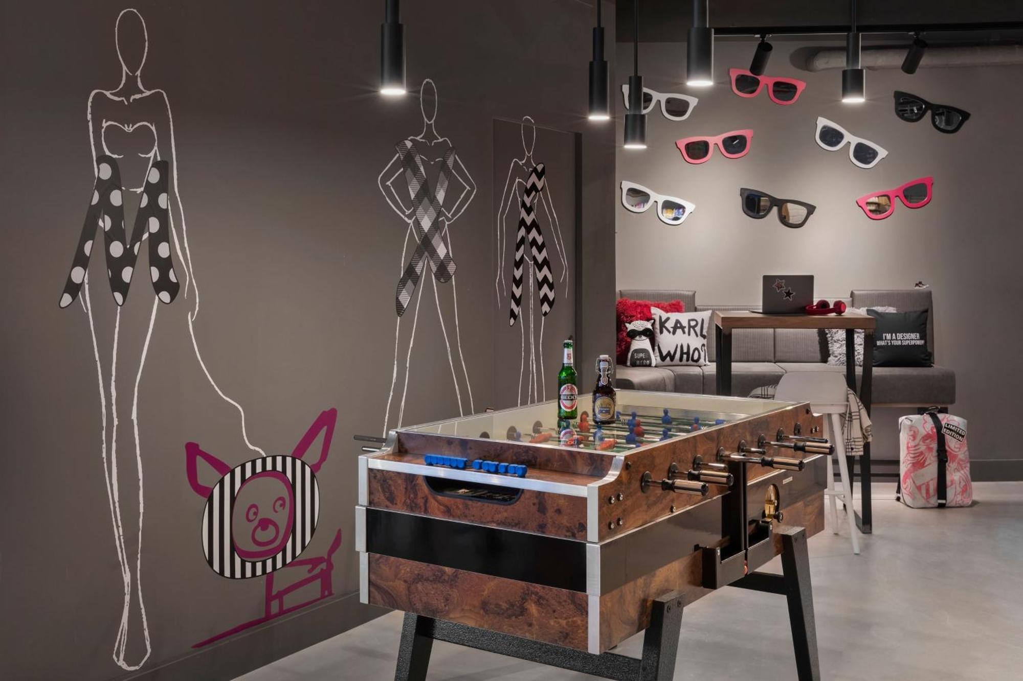 Moxy Duesseldorf City エクステリア 写真