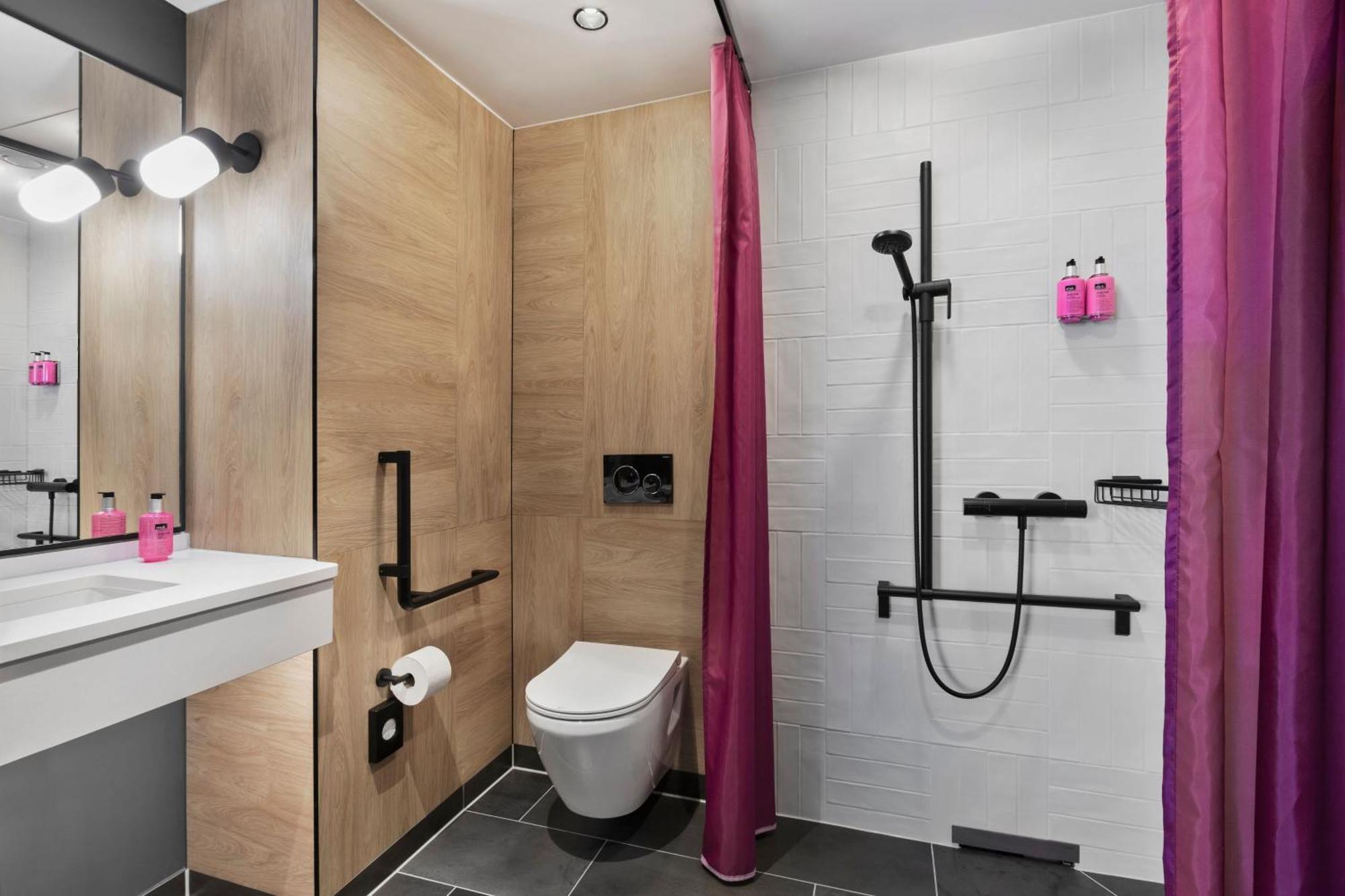 Moxy Duesseldorf City エクステリア 写真