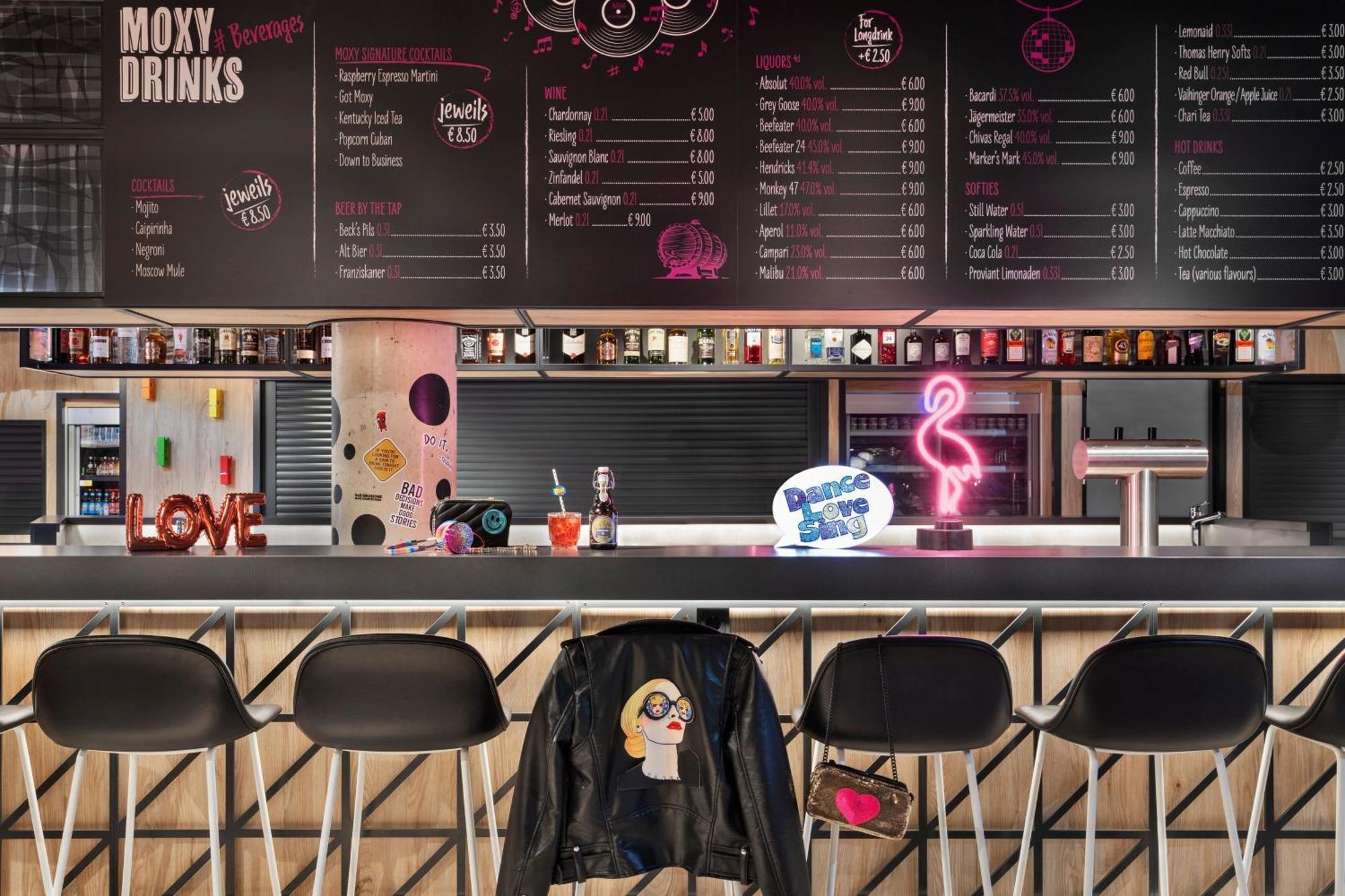 Moxy Duesseldorf City エクステリア 写真