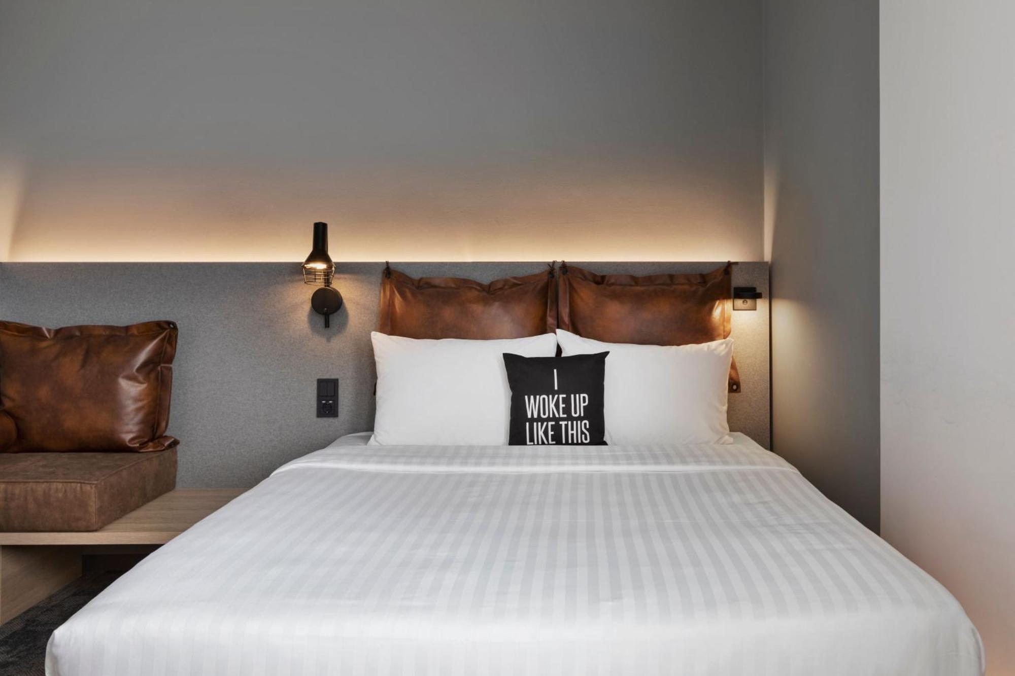 Moxy Duesseldorf City エクステリア 写真