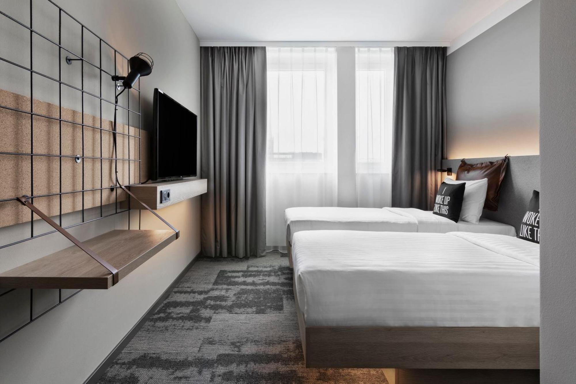 Moxy Duesseldorf City エクステリア 写真