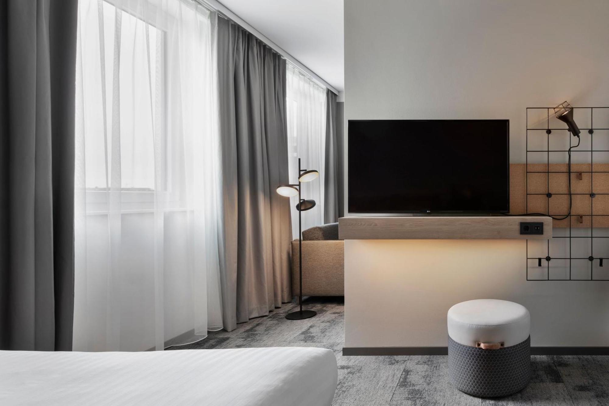 Moxy Duesseldorf City エクステリア 写真