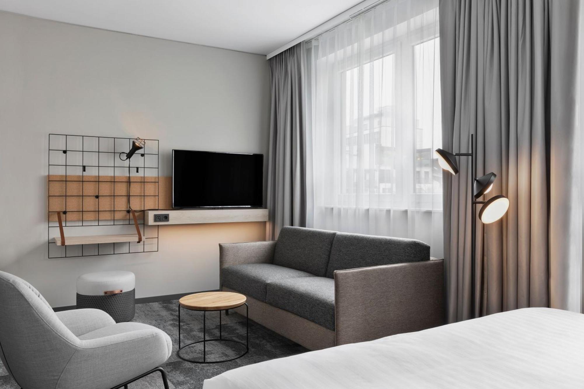 Moxy Duesseldorf City エクステリア 写真