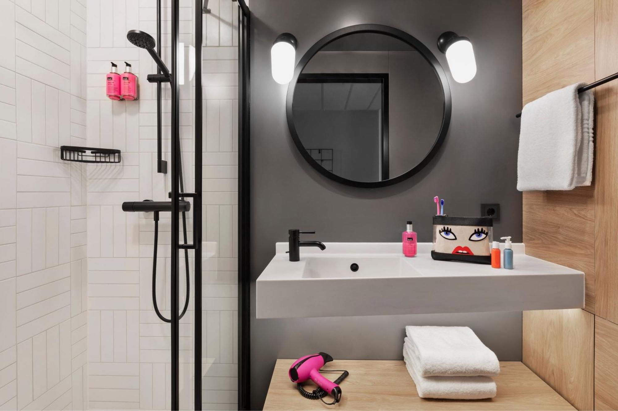Moxy Duesseldorf City エクステリア 写真