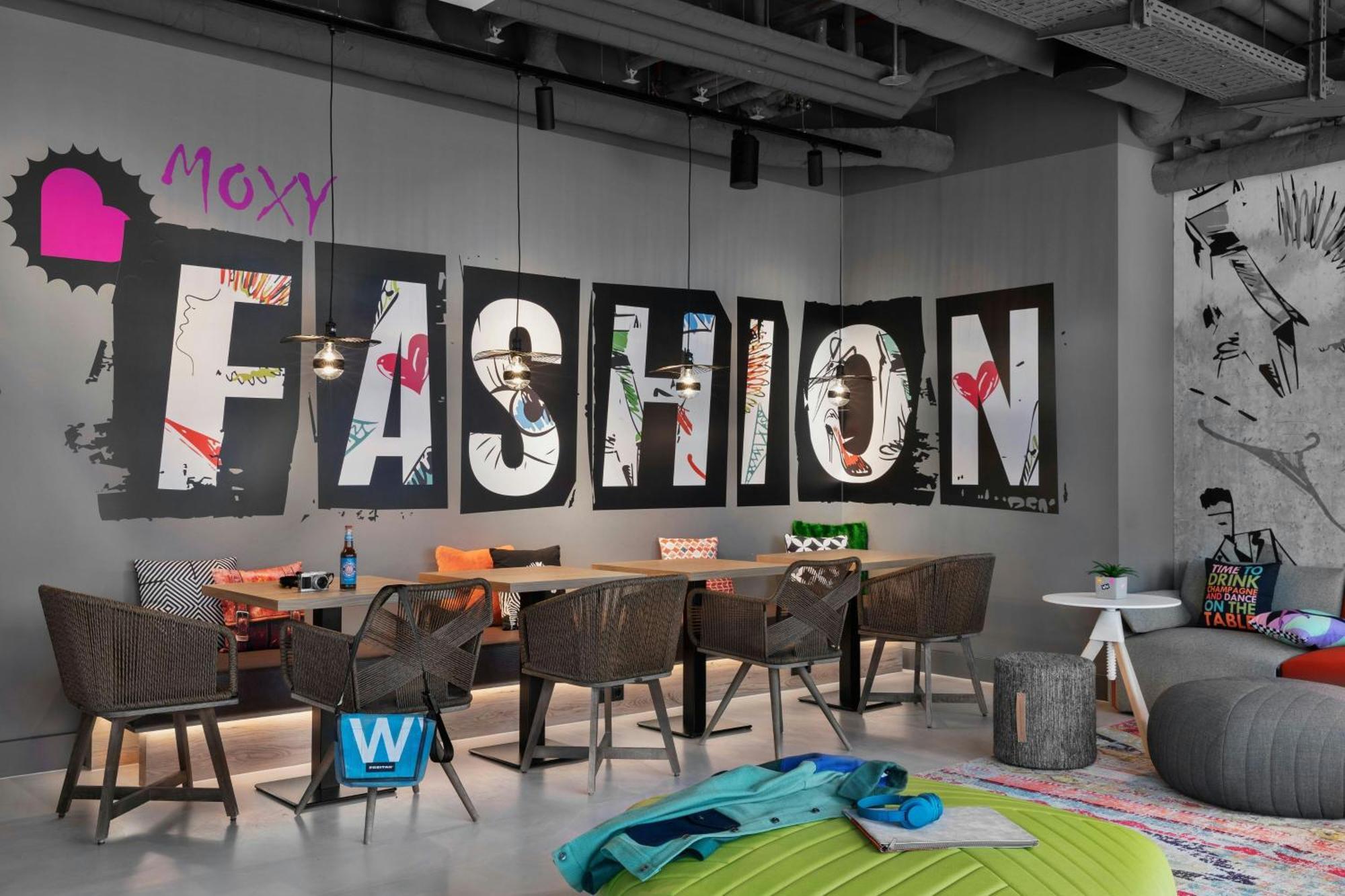 Moxy Duesseldorf City エクステリア 写真
